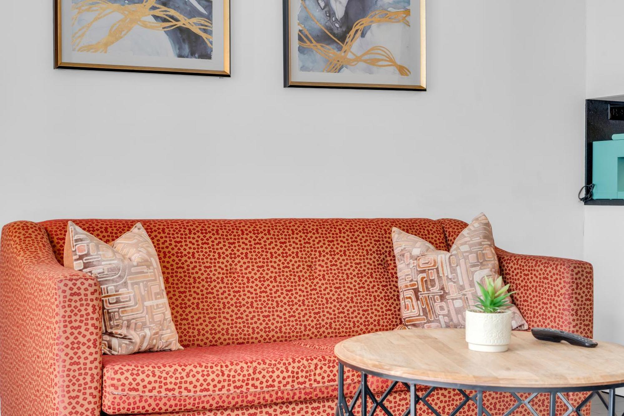 Prestige Downtown - Free Parking Apartment